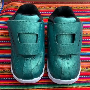 K-Swiss 26554-467-M Low Toddler Size 8.5c Metallic Teal Sneakers